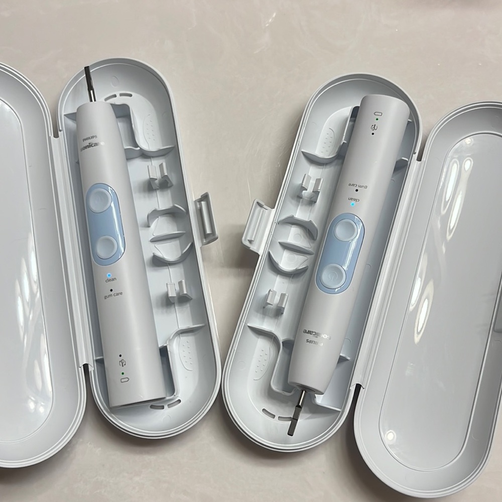 LAST CHANCE!!! Set of 2 Sonicare Protective Clean Toothbrushes w/ Travel Case